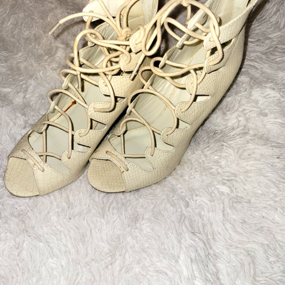 Women's shoes